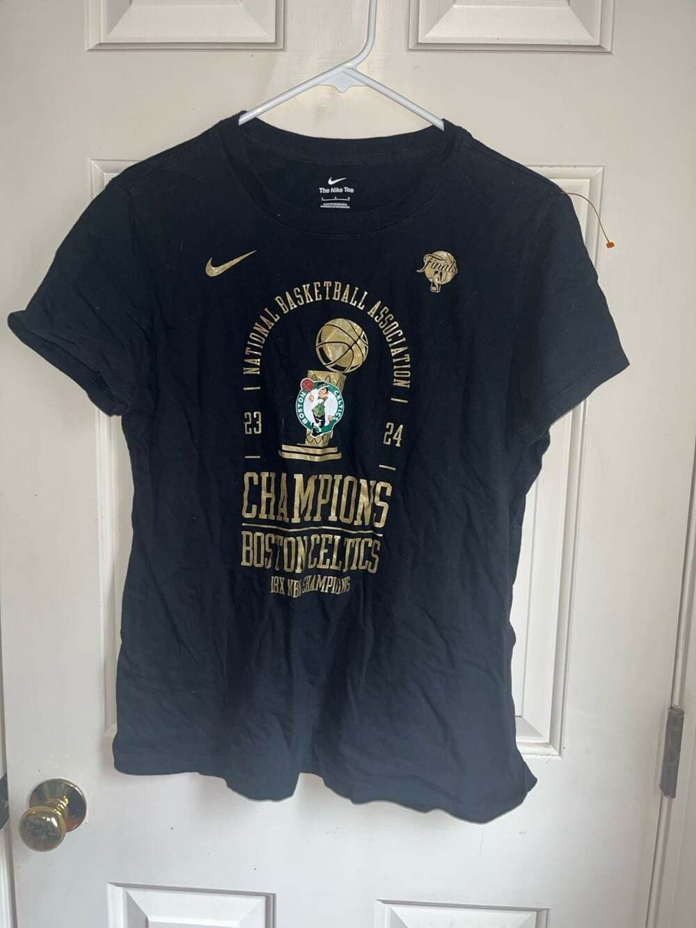 Nike Boston Celtics 2024 NBA Champions T-Shirt Size Large